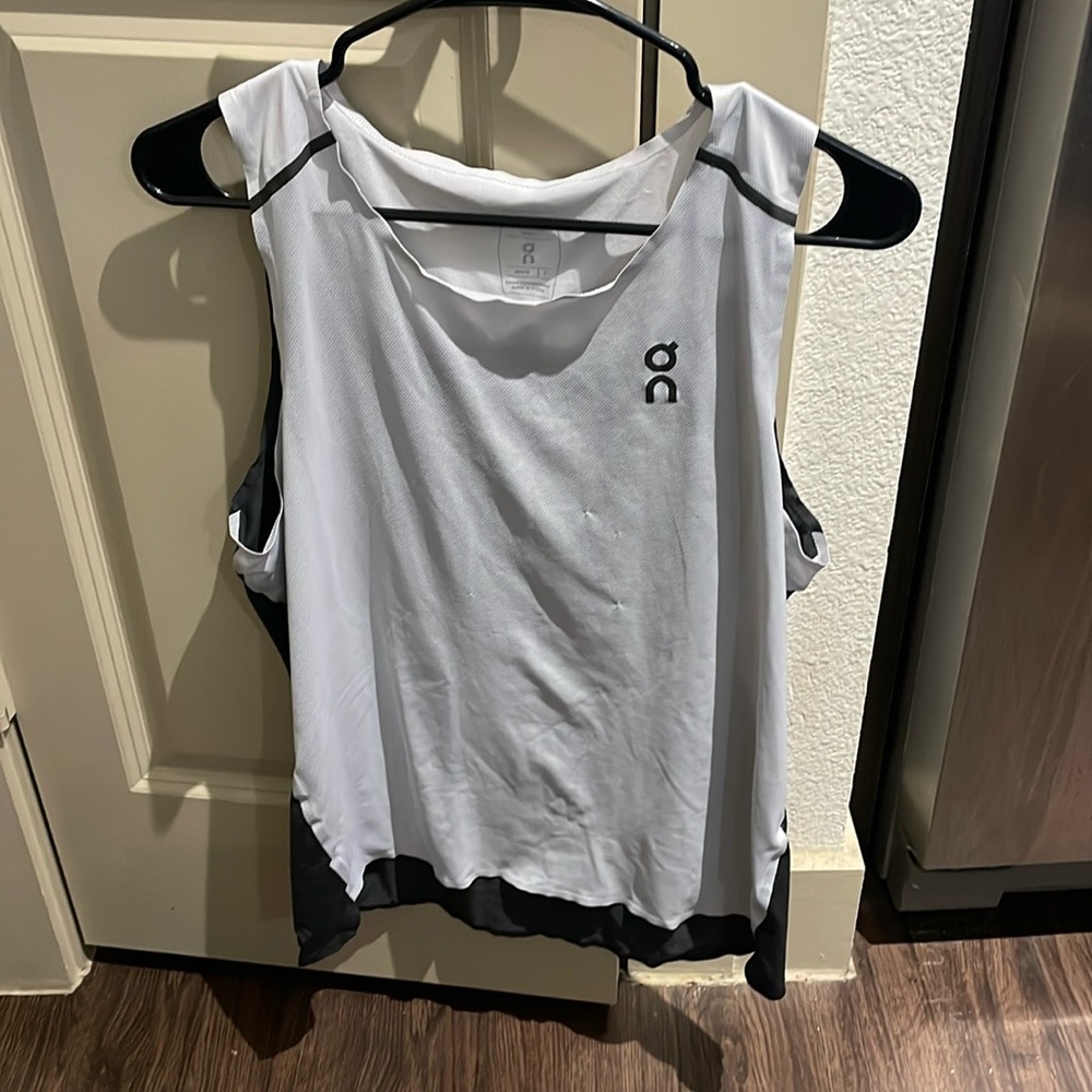 On running mens tank - size S